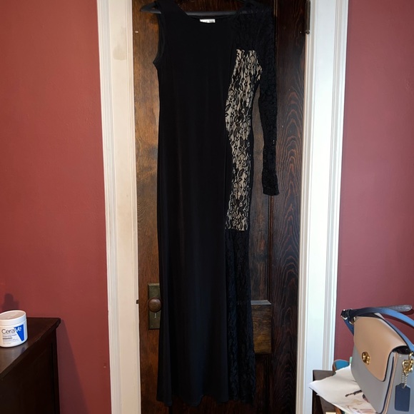 Emerald Sundae Dresses & Skirts - Emerald Sundae Size Medium Fitted Style Prom/Homecoming Dress